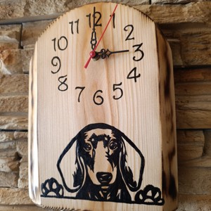 Ceas de perete din lemn cu câine dachshund -  - Artynos.ro