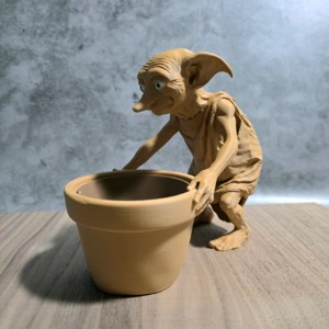 Ghiveci și statuetă cu Dobby din Harry Potter - casă & stil de viață - decorațiuni de casă - accesorii florale - ghiveci de plante - Artynos.ro