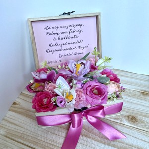 Bun venit pentru cuplu - cutie de flori + suport pentru vin -  - Artynos.ro