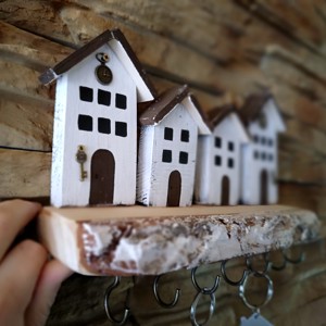 Breloc de perete din căsuță din lemn - casă & stil de viață - accesorii pentru decorat casa - decorațiuni de pereți, decorațiuni suspendate - suport pentru chei - Artynos.ro