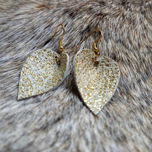 Golden sunrise - cercei din piele si otel inoxidabil, Bijuterii, Cercei, Cercei drop, , Am facut cercei feminini si eleganti din piele de capra moale. Culoarea cerceilor se schimba in fun..., ARTYNOS
