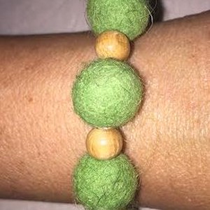 Brățară din pâslă verde -  - Artynos.ro