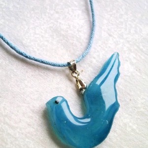 Pandantiv porumbel albastru sculptat din sticlă Tiffany -  - Artynos.ro