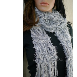 BOHO - eșarfă extra groasă tricotată manual cu franjuri lungi / amestec gri - îmbrăcăminte și modă - eșarfe, pălării, fularuri - eșarfe - Artynos.ro