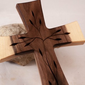 Cruce din lemn cu model, cruce de perete  - casă & stil de viață - accesorii religioase - cruce - Artynos.ro