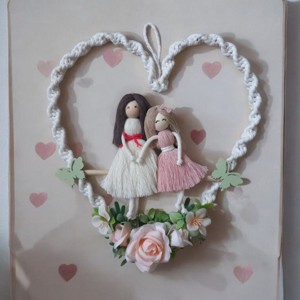 Makramé Cadou sincer de Ziua Mamei - mamă și fiică cu decor de flori de piersic -  - Artynos.ro