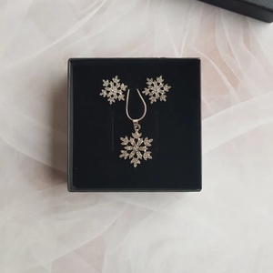 Set zirconiu Snowflake - accesorii de crăciun - cadou tematic de moș crăciun, decorațiuni - cadouri de moș crăciun - Artynos.ro