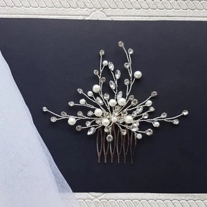 BELLA - Pieptan mireasa cu perle si cristale - accesorii nuntă - ornamente de păr de nuntă - accesorii păr nuntă - Artynos.ro