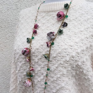 Colier floral lung, asimetric - bijuterii - coliere - coliere din mărgele - Artynos.ro