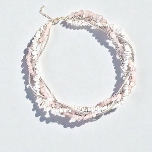 Colier scurt, realizat din Howlite si Cuart roz - bijuterii - coliere - coliere cu multiple șiruri - Artynos.ro