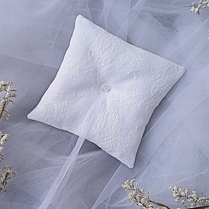 Pernuta pentru verighete - accesorii nuntă - accesorii de nuntă - suport verighete și perne pentru inele - Artynos.ro