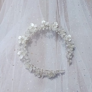 Tiara florala mireasa - Blossom Muse - accesorii nuntă - ornamente de păr de nuntă - accesorii păr nuntă - Artynos.ro