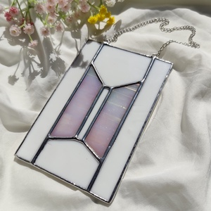 Logo din sticla iridiscenta kpop - arte vizuale și accesorii  - alte arte - Artynos.ro
