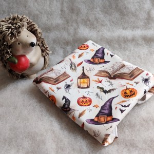 Servet textil reutilizabil cu motive de Halloween � vrajitoare, dovleac, liliac - Artynos.ro