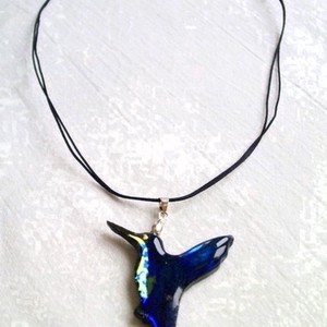 Pasăre colibri ultra albastră II sculptată din sticlă Tiffany -  - Artynos.ro
