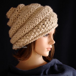 CSIGASAPI - pălărie tricotată manual / bej - îmbrăcăminte și modă - eșarfe, pălării, fularuri - căciulă - Artynos.ro