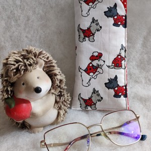 Etui pentru ochelari cu motiv de terrier scotian rosu-alb – captusit, realizat manual, , , Un etui pentru ochelari cu adevarat vesel si deosebit, realizat manual, pentru cei care apreciaza m..., ARTYNOS