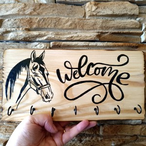 Breloc de perete cu cal din lemn - casă & stil de viață - accesorii pentru decorat casa - decorațiuni de pereți, decorațiuni suspendate - suport pentru chei - Artynos.ro