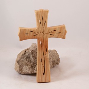 Cruce din lemn modelată, cruce de perete -  - Artynos.ro