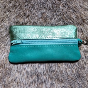 Girly things mint- breloc din piele naturala - Artynos.ro