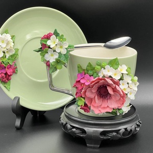 Set cafea/ceai cu farfurioara si lingurita Feminitate înfloritoare  Eleganță și rafinament într-o ceașcă - casă & stil de viață - accesorii pentru echipamente de bucătărie - accesorii de servire - cești cafea, set ceai - Artynos.ro