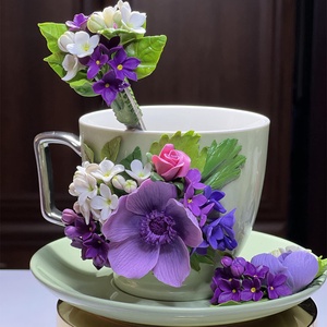 Set cafea/ceai cu farfurioara si lingurita cu flori de liliac si anemona mov - Artynos.ro