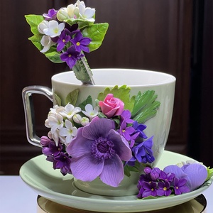 Set cafea/ceai cu farfurioara si lingurita cu flori de liliac si anemona mov - accesorii locuință - accesorii pentru echipamente de bucătărie - accesorii de servire - cești cafea, set ceai - Artynos.ro