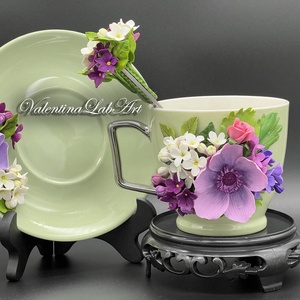 Set cafea/ceai cu farfurioara si lingurita cu flori de liliac si anemona mov - accesorii locuință - accesorii pentru echipamente de bucătărie - accesorii de servire - cești cafea, set ceai - Artynos.ro