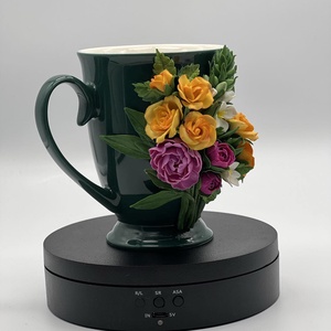 Cană verde decorată cu flori din lut polimeric  Buchetul unei dimineți de primăvară - casă & stil de viață - accesorii pentru echipamente de bucătărie - accesorii de servire - căni - Artynos.ro