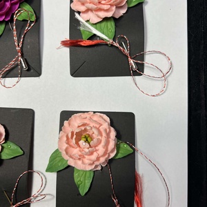 Brosa Martisor bujori - accessorii și unelte - broșă, cerc, încuietoare - Artynos.ro