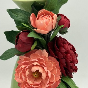 Vaza cu bujori bordo si corai din lut polimeric - casă & stil de viață - decorațiuni de casă - accesorii florale - vaze - Artynos.ro