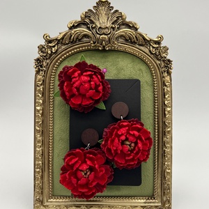 Set cercei si brosa bujori rosii, Bijuterii, Cercei, Cercei din rasina, Altele, ARTYNOS