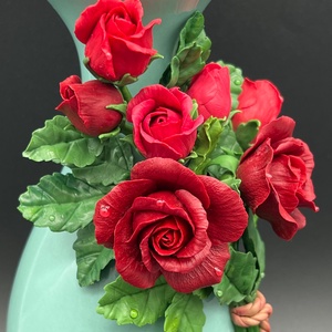 Vaza ceramica  cu trandafiri bordo. - casă & stil de viață - decorațiuni de casă - accesorii florale - vaze - Artynos.ro