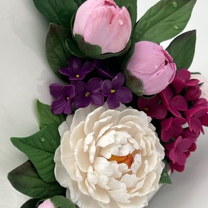 Vaza ceramica gentuta cu bujori din lut polimeric - casă & stil de viață - decorațiuni de casă - accesorii florale - vaze - Artynos.ro