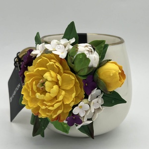 Cana din portelan alba decorata cu bujori galbeni si liliac, Casa & Stil de viata, Echipamente de bucatarie, Accesorii de servire, Cani, Altele, ARTYNOS