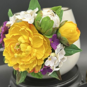 Cana din portelan alba decorata cu bujori galbeni si liliac - casă & stil de viață - echipamente de bucătărie - accesorii de servire - căni - Artynos.ro