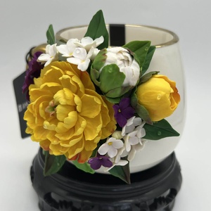 Cana din portelan alba decorata cu bujori galbeni si liliac - casă & stil de viață - echipamente de bucătărie - accesorii de servire - căni - Artynos.ro