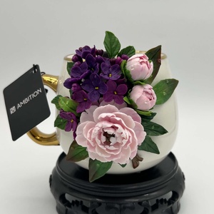 Cana din portelan alba decorata cu bujori galbeni si liliac - casă & stil de viață - echipamente de bucătărie - accesorii de servire - căni - Artynos.ro
