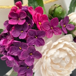 Cani portelan cu flori din liliac si bujori albi - casă & stil de viață - echipamente de bucătărie - accesorii de servire - căni - Artynos.ro