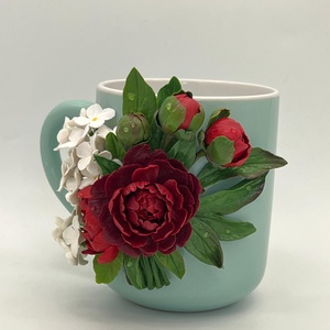 Cană handmade cu bujori bordo și liliac alb din lut polimeric - casă & stil de viață - echipamente de bucătărie - accesorii de servire - căni - Artynos.ro