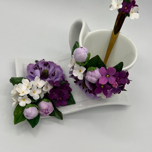 Set espresso decorat cu flori mov din lut polimeric - Artynos.ro