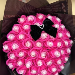 Buchet Black and Pink - Artynos.ro Buchet Black and Pink - Artynos.ro