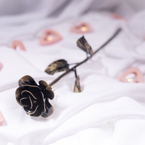  Trandafir din fier forjat - aur antic - casă & stil de viață - accesorii pentru decorat casa - suport de flori - buchete de flori - Artynos.ro