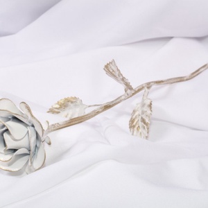  Trandafir din fier forjat - aur alb antic - Artynos.ro