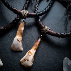Colier talisman nomad cu dinte de vacă -  - Artynos.ro