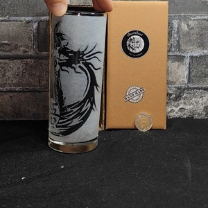 Son Goku și dragonul � Pahar de sticlă gravat manual  -  - Artynos.ro