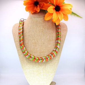 Colier boho din bumbac reciclat, zero waste, impletit, verde-portocaliu - bijuterii - coliere - coliere cu multiple șiruri - Artynos.ro