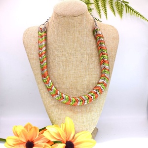 Colier boho din bumbac reciclat, zero waste, impletit, verde-portocaliu - bijuterii - coliere - coliere cu multiple șiruri - Artynos.ro