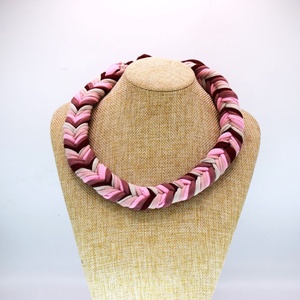 Colier boho din bumbac reciclat, zero waste, impletit, roz-mov - bijuterii - coliere - coliere cu multiple șiruri - Artynos.ro