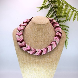 Colier boho din bumbac reciclat, zero waste, impletit, roz-mov - bijuterii - coliere - coliere cu multiple șiruri - Artynos.ro